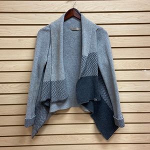 A IDA women cardigan sweater made in Italy size Medium open style.